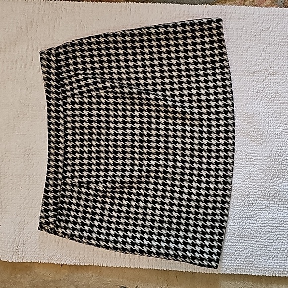 Express, in Excellent/Like New Condition Skirt Size 12 - Picture 4 of 4